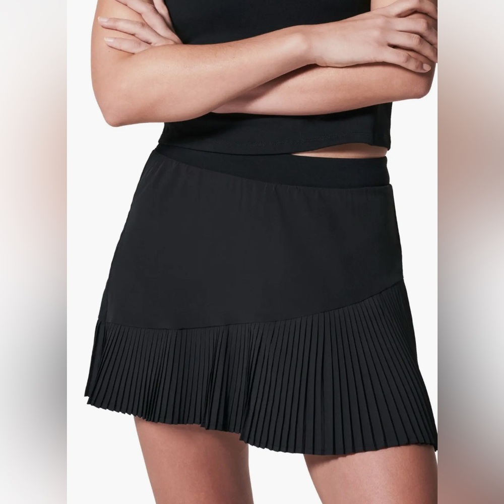 SPANX black YES, PLEATS! SKORT, 14" size large Get moving tennis skirt